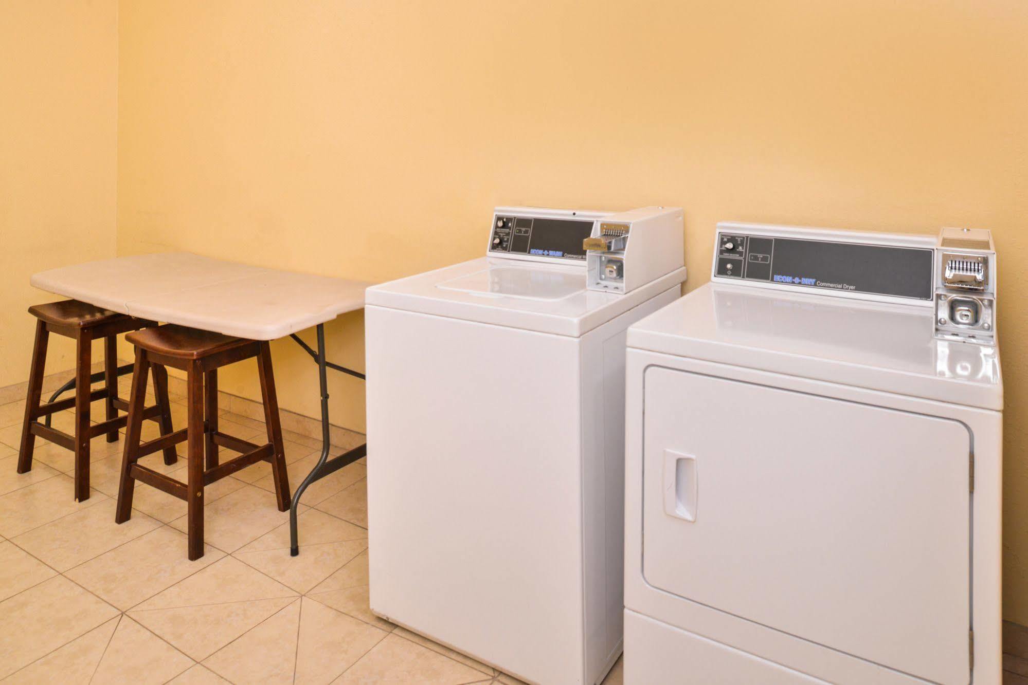 Americas Best Value Inn & Suites-Livingston Zewnętrze zdjęcie